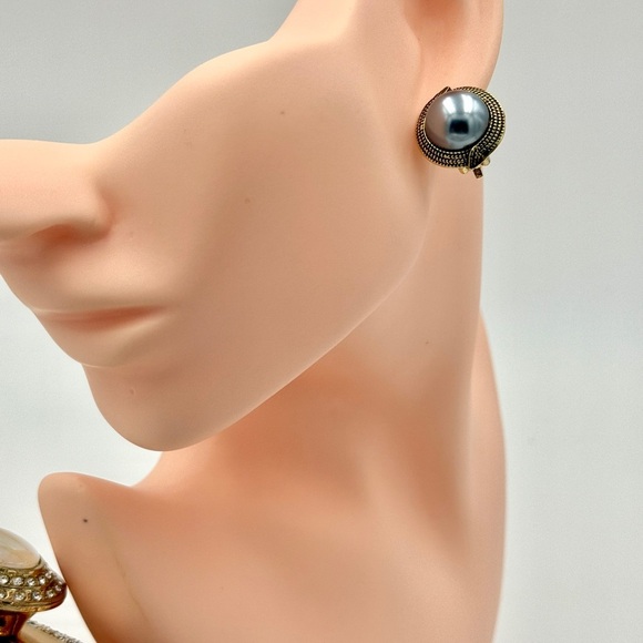 ⚜️ Elegant Silver Clip-on Earrings With Grey Pearl 💫 - Picture 5 of 7